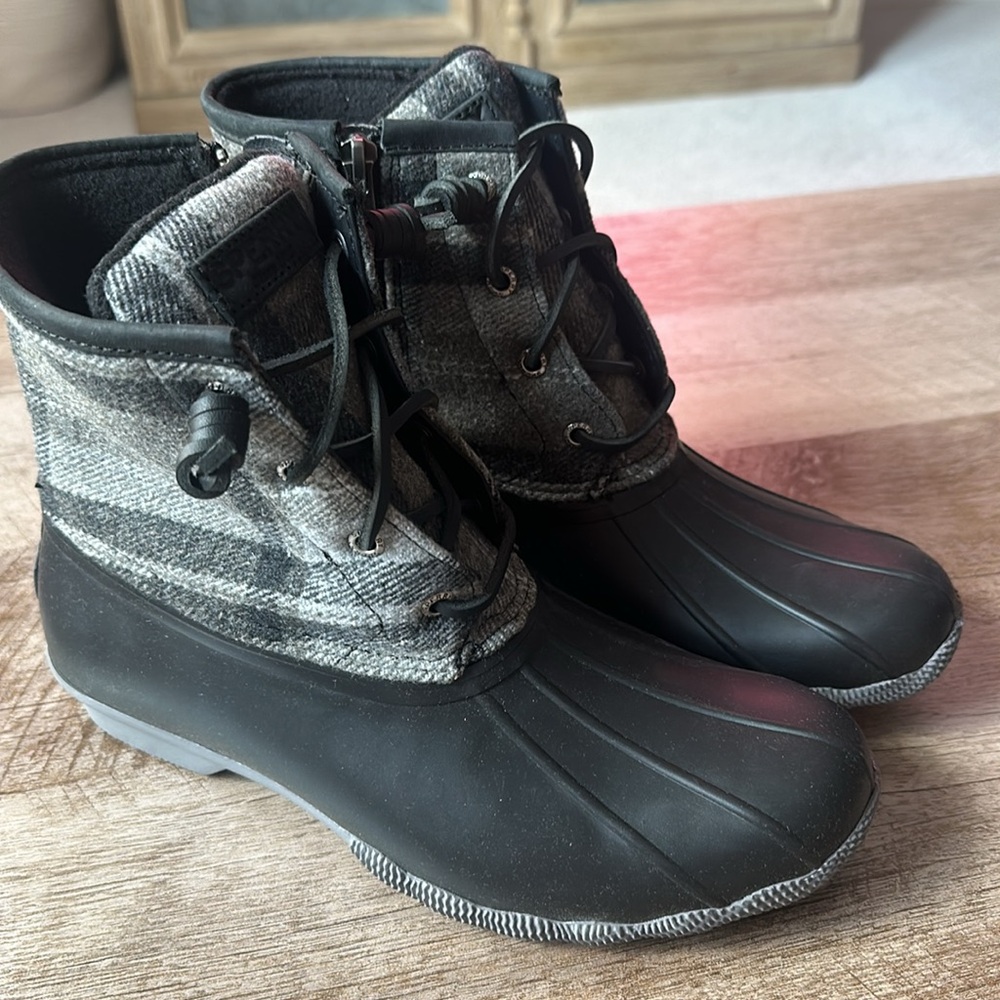 NWT & box SPERRY boots! Size 8.5!